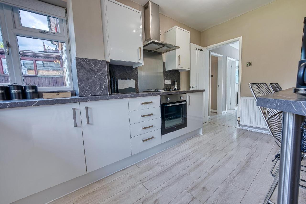 Elegant 5 Bed House - Sleeps 9, Central Solihull, Nec, Jlr, Hs2, Resorts World, Airport Business And Leisure Stays, Екстер'єр фото