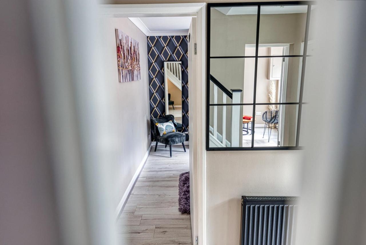 Elegant 5 Bed House - Sleeps 9, Central Solihull, Nec, Jlr, Hs2, Resorts World, Airport Business And Leisure Stays, Екстер'єр фото