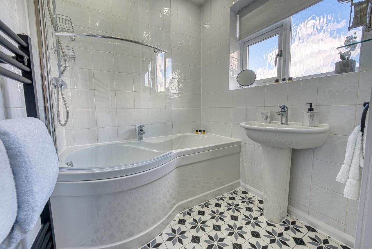 Elegant 5 Bed House - Sleeps 9, Central Solihull, Nec, Jlr, Hs2, Resorts World, Airport Business And Leisure Stays, Екстер'єр фото
